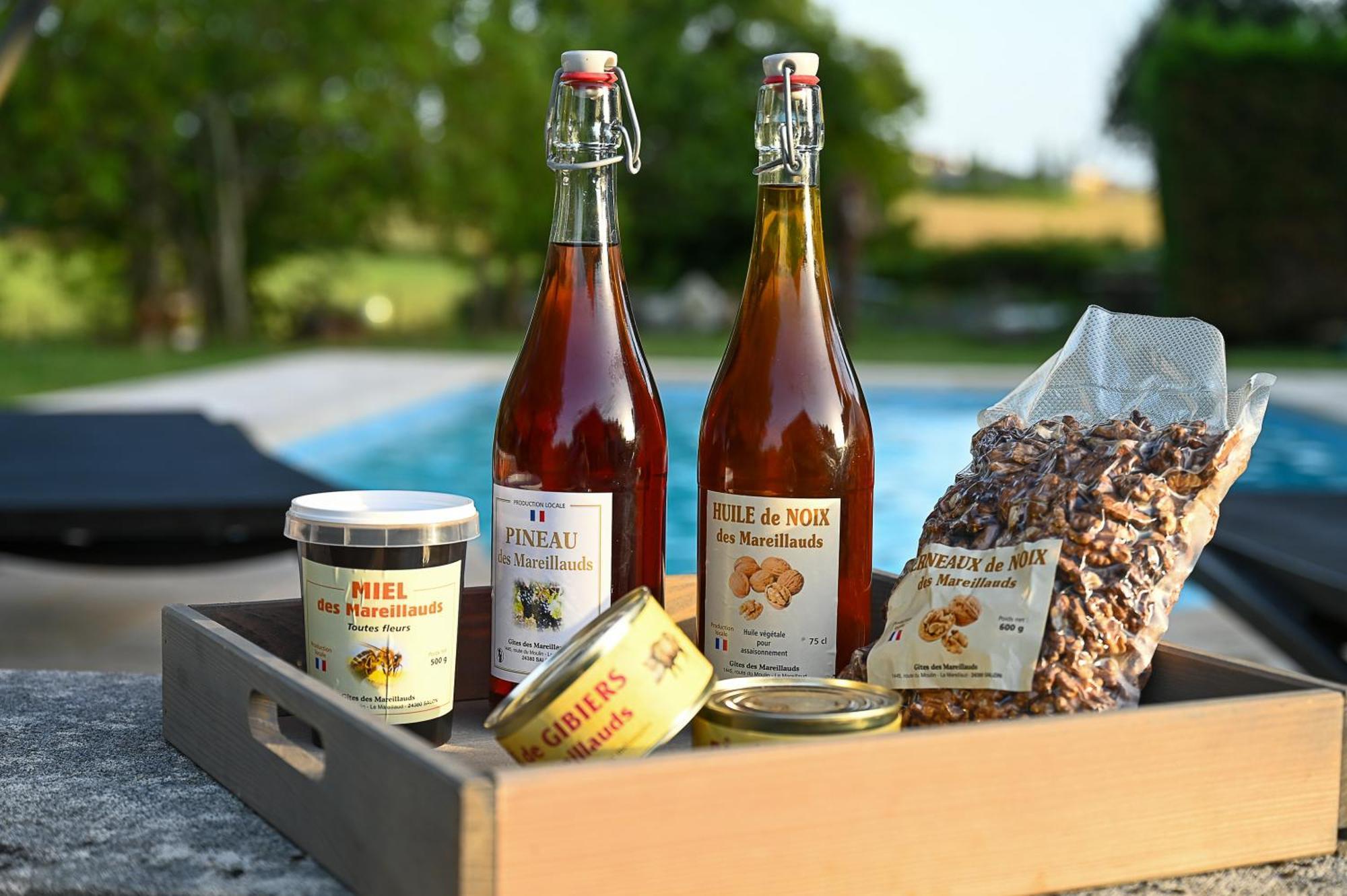 Gite Les Mareillauds - Piscine Salon Екстериор снимка