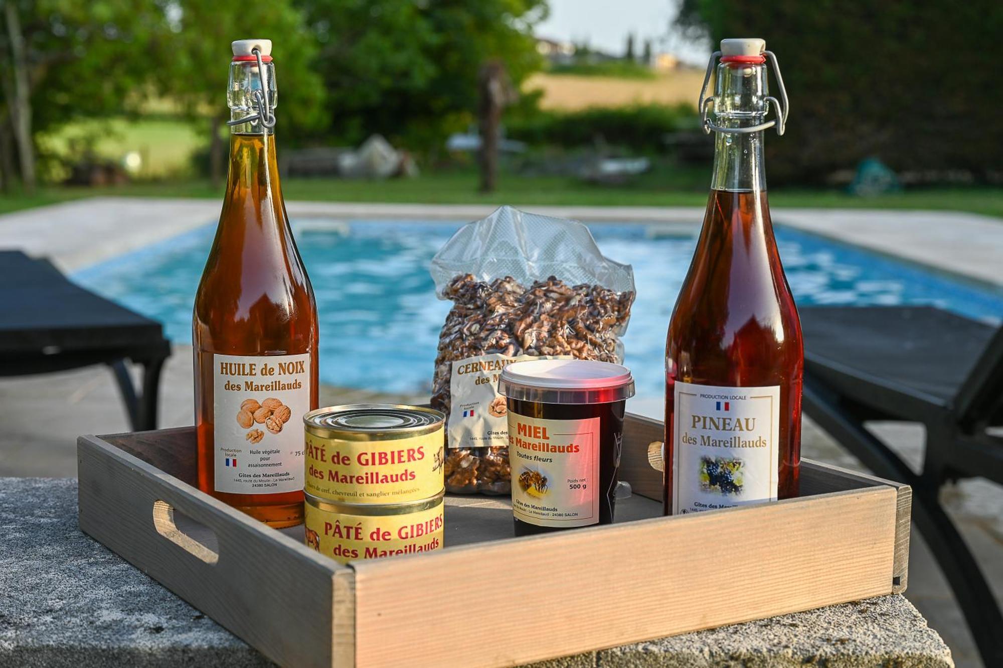 Gite Les Mareillauds - Piscine Salon Екстериор снимка